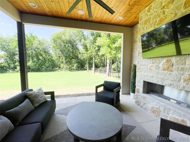 17765 E Red Hawk Road, Owasso, OK 74055