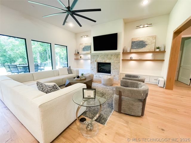 17765 E Red Hawk Road, Owasso, OK 74055