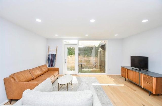 615 Kipling Street 9, Houston, TX 77006