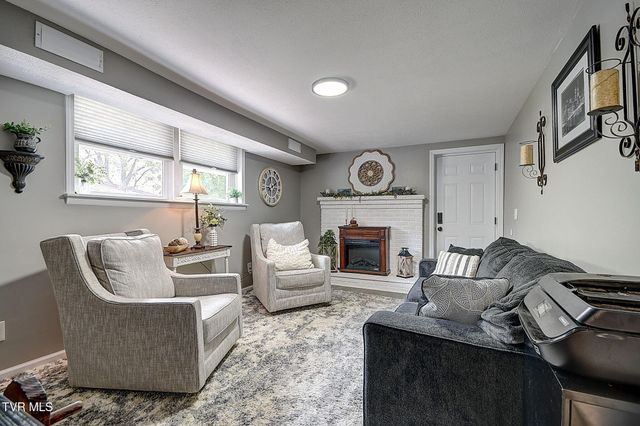 6814 Gate City Highway, Bristol, VA 24202