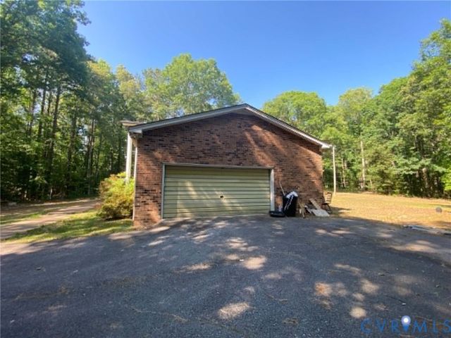 9405 Dabney Dr, Sutherland, VA 23885