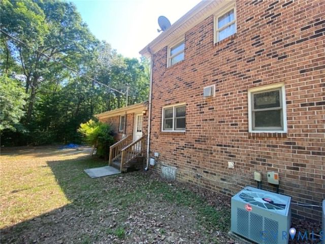 9405 Dabney Dr, Sutherland, VA 23885