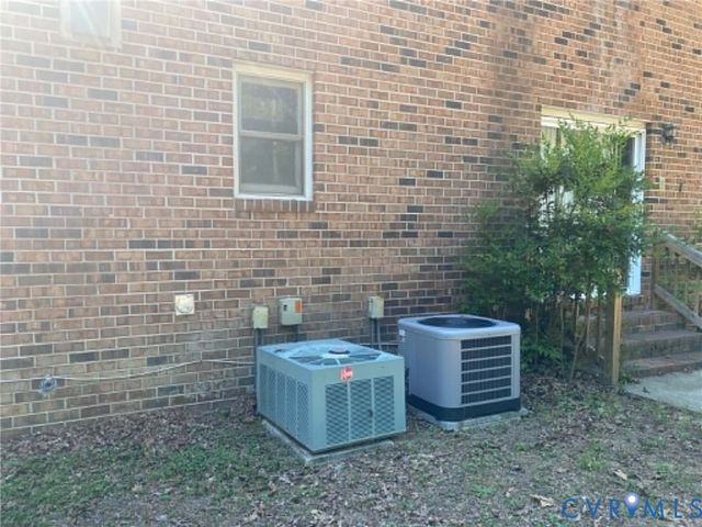 9405 Dabney Dr, Sutherland, VA 23885