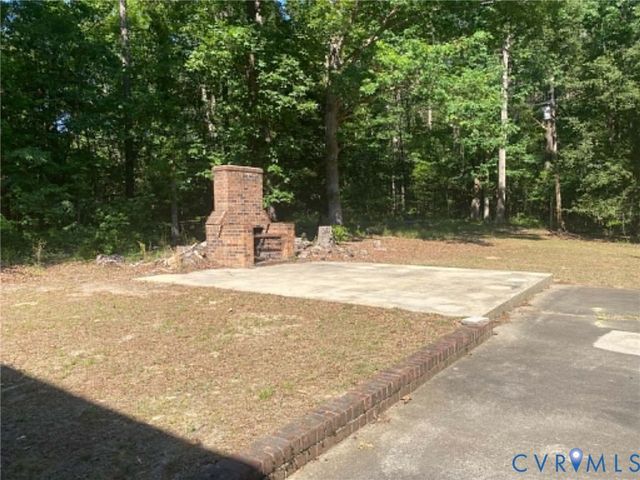 9405 Dabney Dr, Sutherland, VA 23885