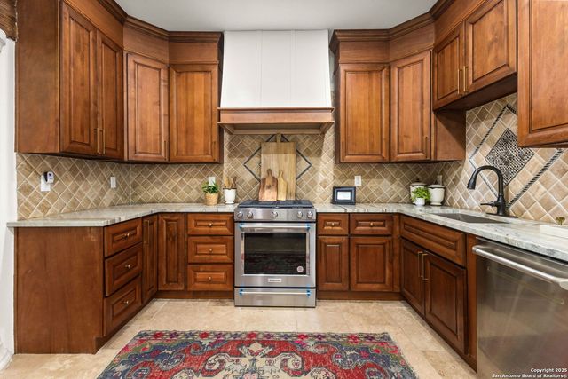 417 E Hildebrand, San Antonio, TX 78212