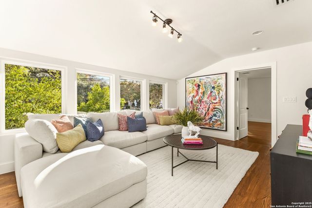 417 E Hildebrand, San Antonio, TX 78212