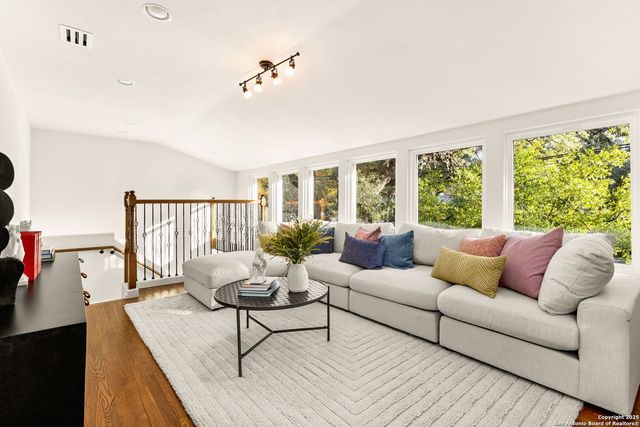 417 E Hildebrand, San Antonio, TX 78212