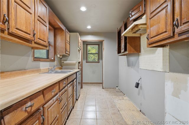 6163 Wildwood Drive, Sand Springs, OK 74063