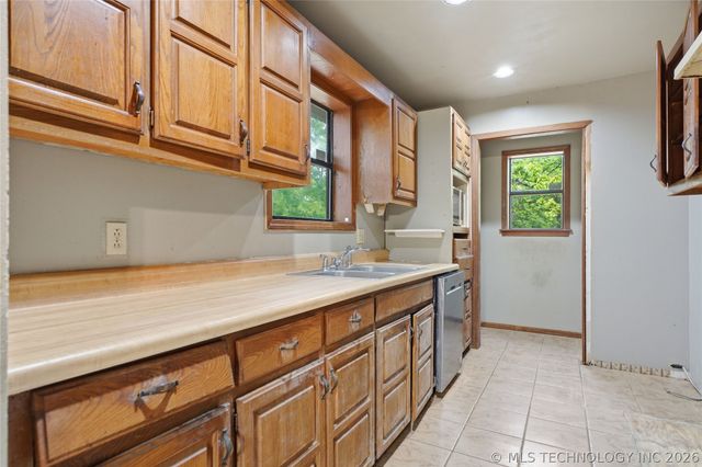 6163 Wildwood Drive, Sand Springs, OK 74063