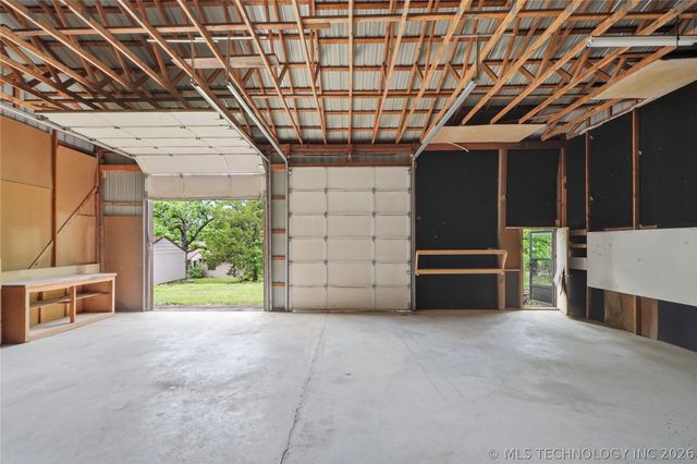 6163 Wildwood Drive, Sand Springs, OK 74063