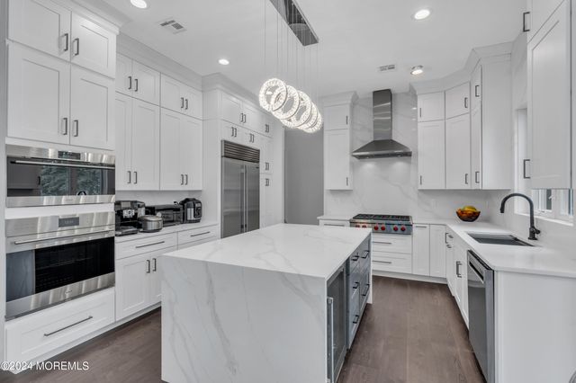14 Falson Lane, Morganville, NJ 07751