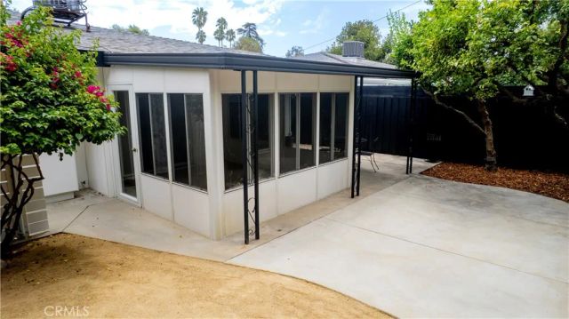 5747 Agnes Avenue, Valley Village, CA 91607
