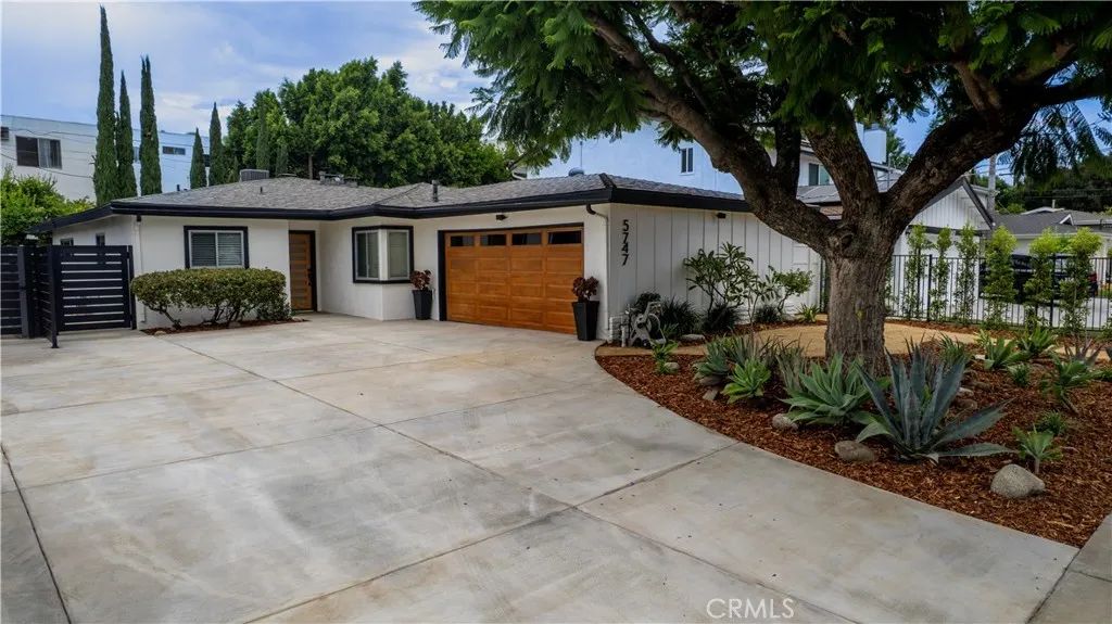 5747 Agnes Avenue, Valley Village, CA 91607