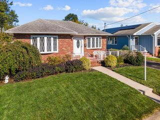 176 Grenville Street, Woodbridge, NJ 07095