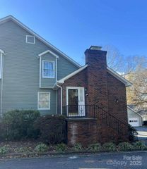 261 5th Avenue NE 1, Hickory, NC 28601