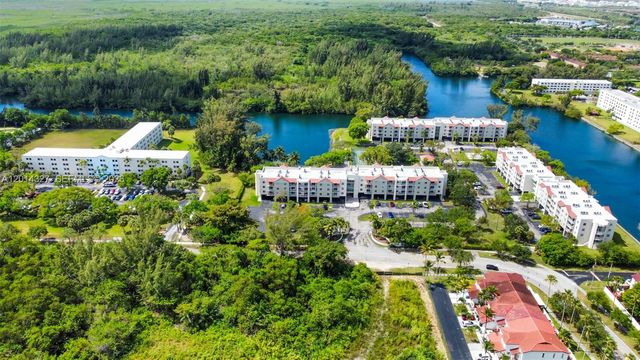 8200 SW 210th St 103, Cutler Bay, FL 33189