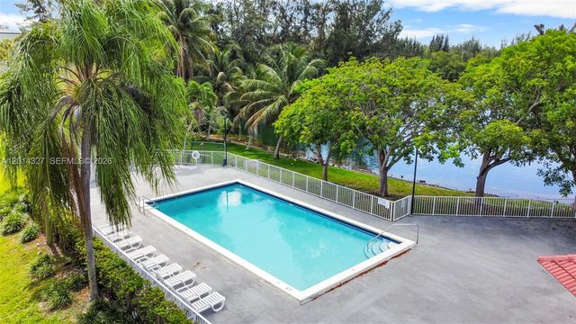 8200 SW 210th St 103, Cutler Bay, FL 33189