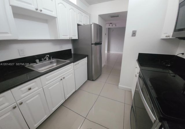 8200 SW 210th St 103, Cutler Bay, FL 33189