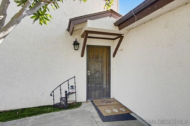 9149 Oso Rd, Spring Valley, CA 91977