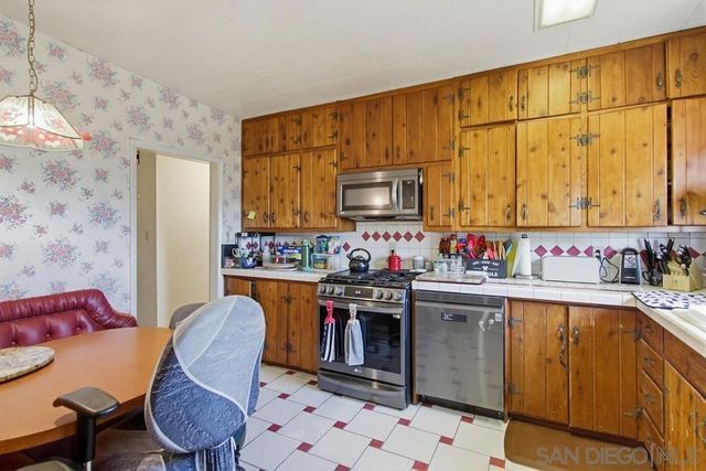 9149 Oso Rd, Spring Valley, CA 91977