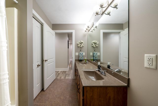 907 N Sandalwood Circle 71, Muskegon, MI 49441