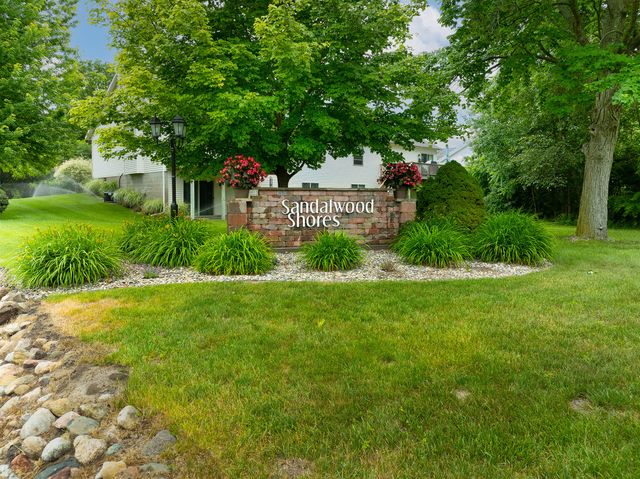 907 N Sandalwood Circle 71, Muskegon, MI 49441