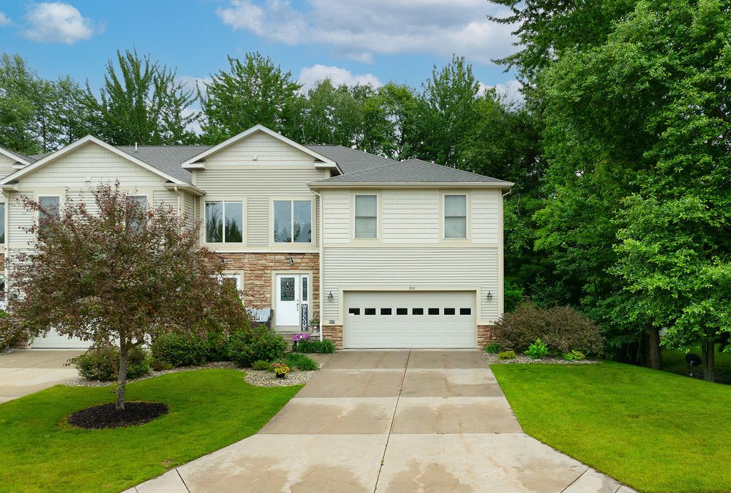 907 N Sandalwood Circle 71, Muskegon, MI 49441