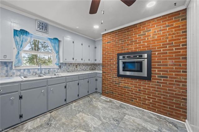 4016 Yarbrough Avenue, Winston-salem, NC 27106