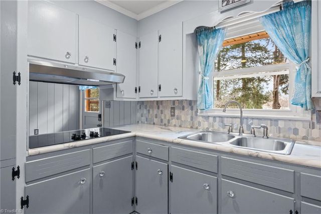 4016 Yarbrough Avenue, Winston-salem, NC 27106