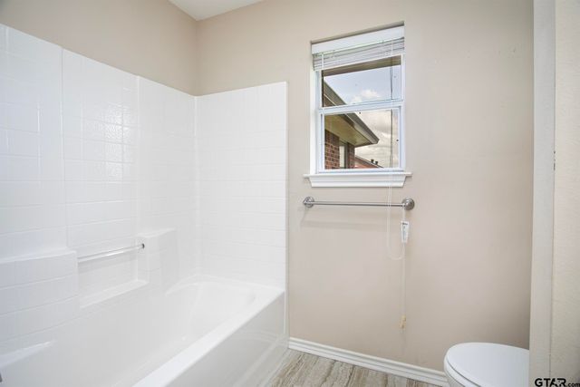 550 Spencer Lane, Tyler, TX 75704