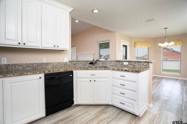 550 Spencer Lane, Tyler, TX 75704