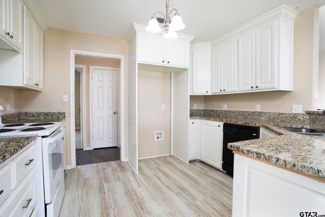 550 Spencer Lane, Tyler, TX 75704