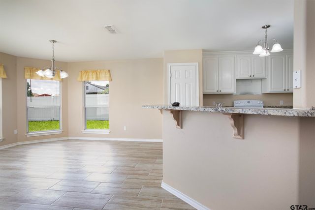 550 Spencer Lane, Tyler, TX 75704