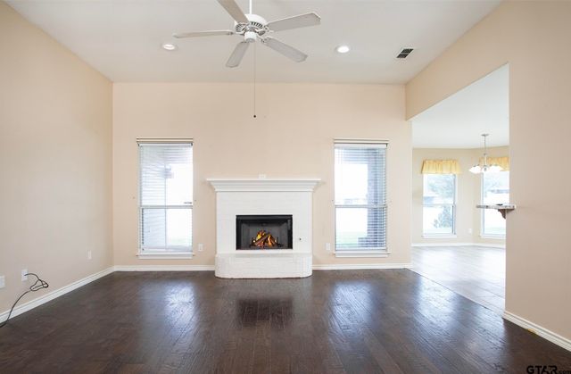 550 Spencer Lane, Tyler, TX 75704