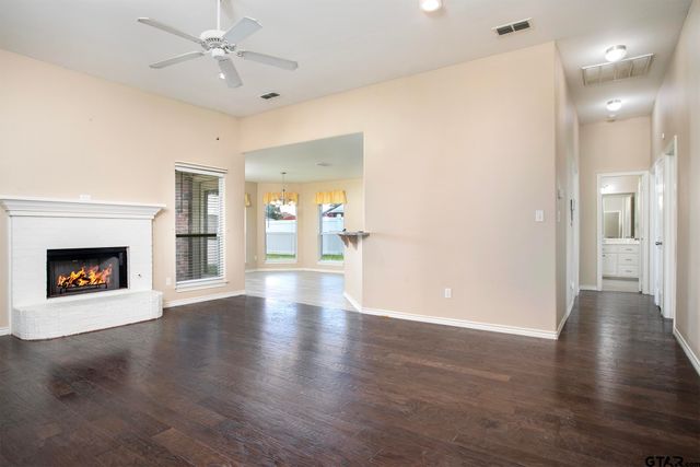 550 Spencer Lane, Tyler, TX 75704
