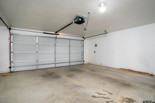 550 Spencer Lane, Tyler, TX 75704