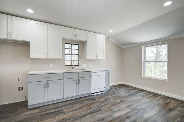 418 S Kansas Street, La Porte, TX 77571