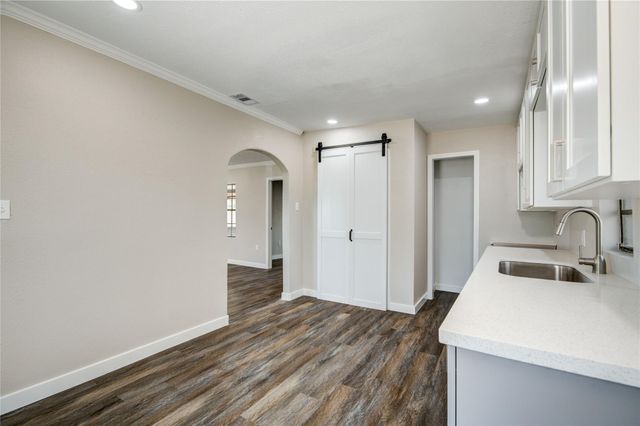 418 S Kansas Street, La Porte, TX 77571