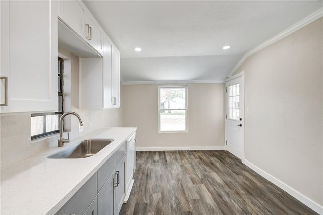 418 S Kansas Street, La Porte, TX 77571