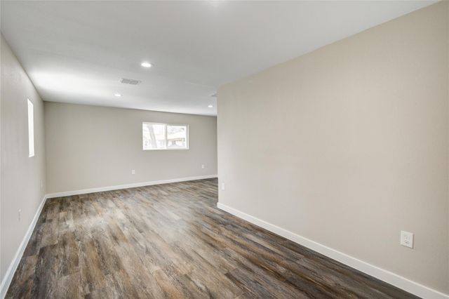 418 S Kansas Street, La Porte, TX 77571