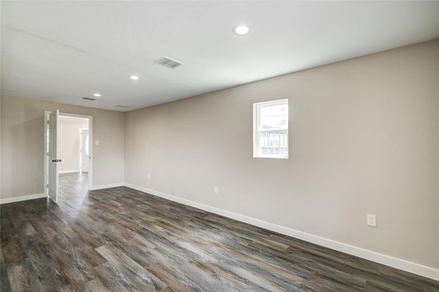 418 S Kansas Street, La Porte, TX 77571