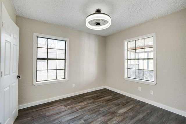 418 S Kansas Street, La Porte, TX 77571