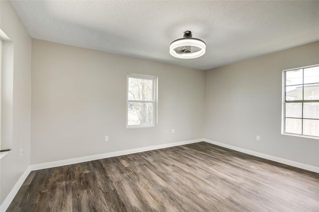 418 S Kansas Street, La Porte, TX 77571
