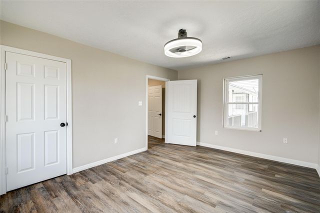 418 S Kansas Street, La Porte, TX 77571