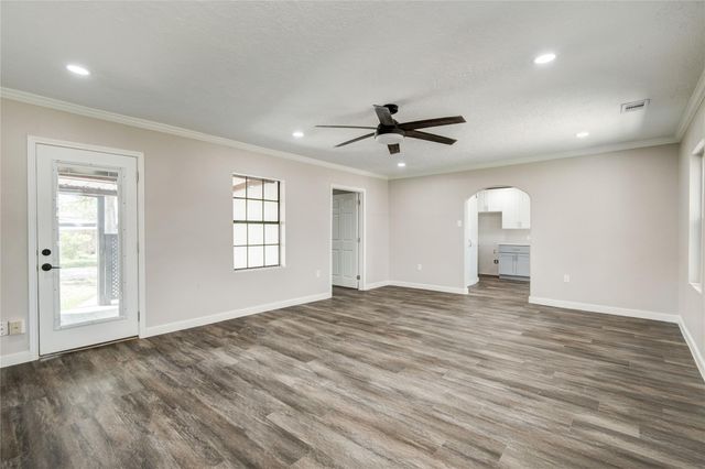 418 S Kansas Street, La Porte, TX 77571