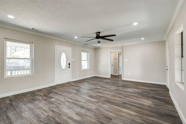 418 S Kansas Street, La Porte, TX 77571