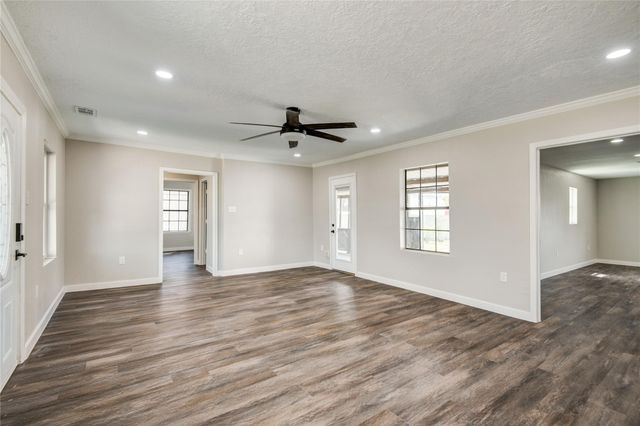 418 S Kansas Street, La Porte, TX 77571