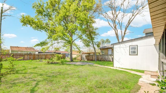 418 S Kansas Street, La Porte, TX 77571