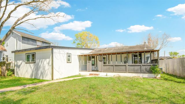 418 S Kansas Street, La Porte, TX 77571