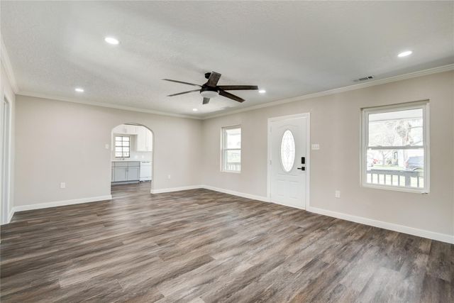 418 S Kansas Street, La Porte, TX 77571